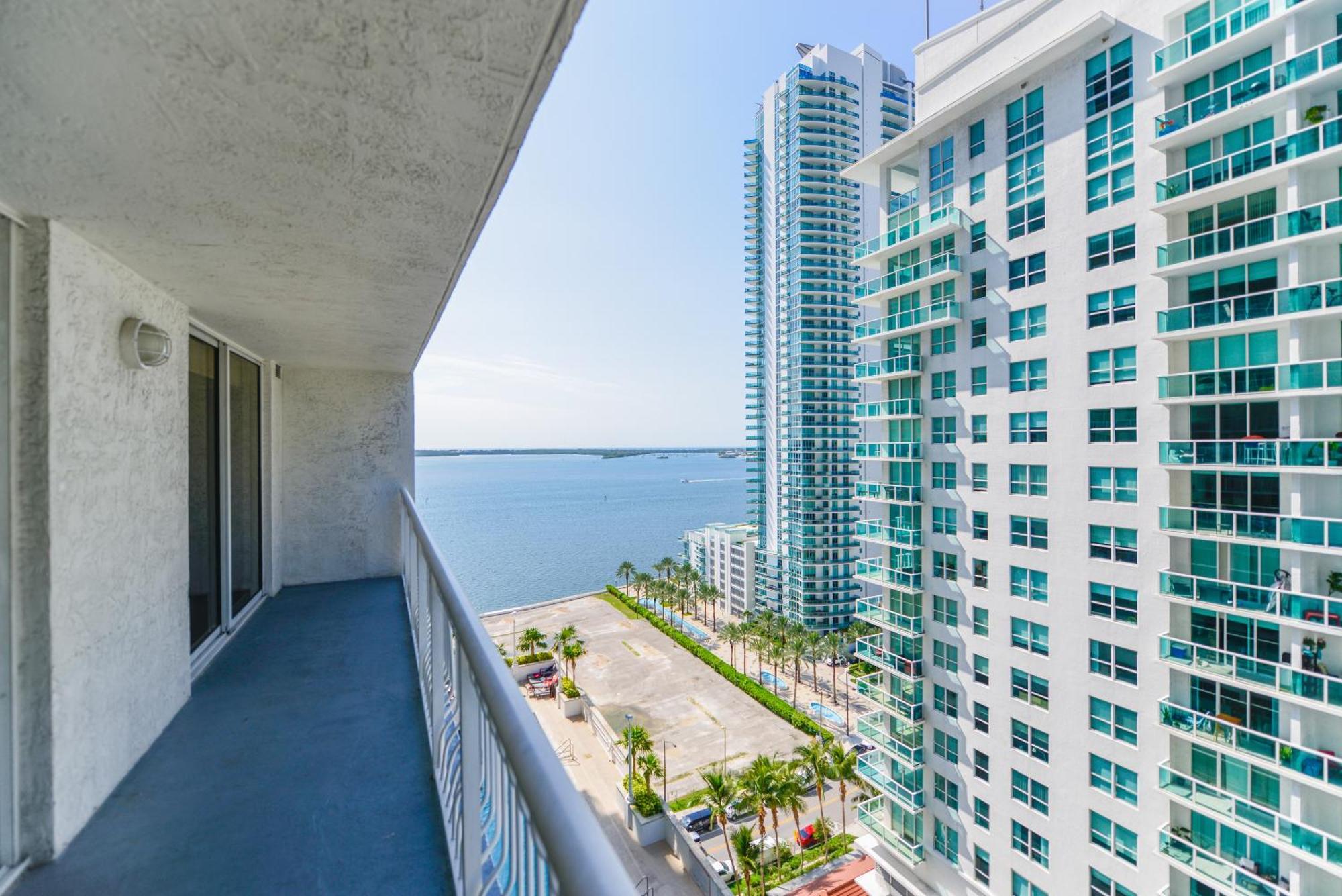 Amazing 3 Bedroom Condo At Brickell With Pool Майами Экстерьер фото