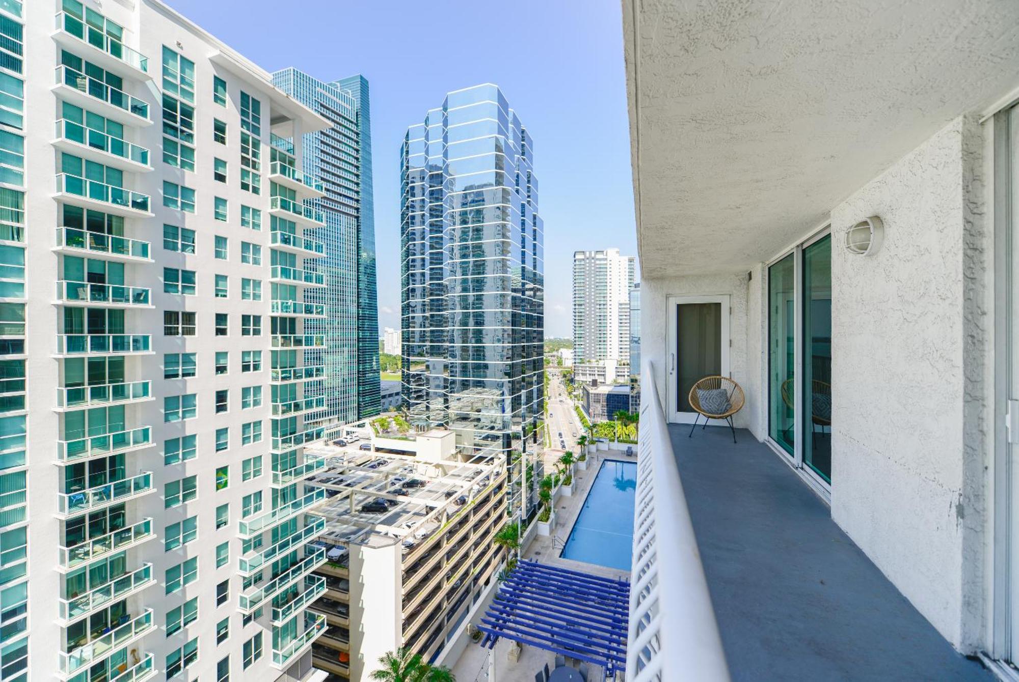 Amazing 3 Bedroom Condo At Brickell With Pool Майами Экстерьер фото