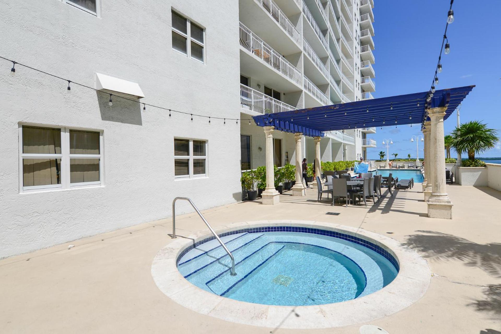 Amazing 3 Bedroom Condo At Brickell With Pool Майами Экстерьер фото